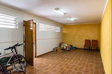 Casa à venda com 365m², 3 quartos e 3 vagasSalão da garagem