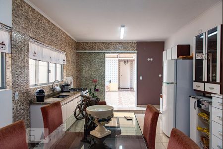 Casa à venda com 365m², 3 quartos e 3 vagasCozinha