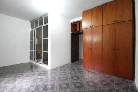 Casa à venda com 300m², 4 quartos e 2 vagasSuíte