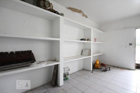 Casa à venda com 300m², 4 quartos e 2 vagasQuarto de serviço