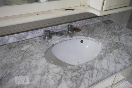Casa à venda com 300m², 4 quartos e 2 vagasSuíte