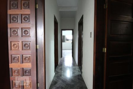 Casa à venda com 300m², 4 quartos e 2 vagasCorredor