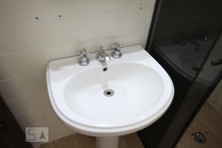 Casa à venda com 300m², 4 quartos e 2 vagasBanheiro