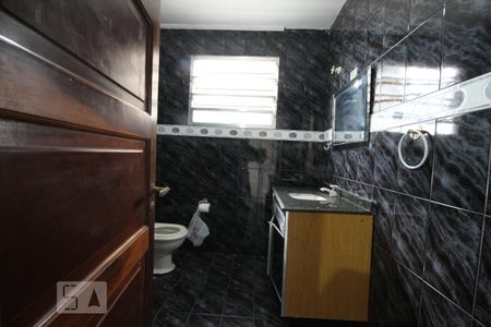 Casa à venda com 300m², 4 quartos e 2 vagasBanheiro 2