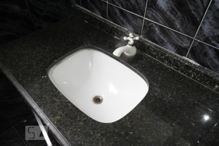 Casa à venda com 300m², 4 quartos e 2 vagasBanheiro 2