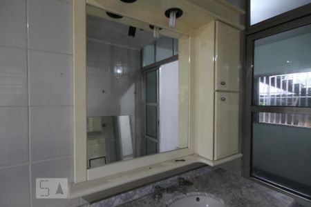 Casa à venda com 300m², 4 quartos e 2 vagasSuíte