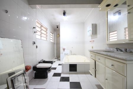 Casa à venda com 300m², 4 quartos e 2 vagasSuíte