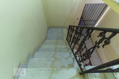 Apartamento para alugar com 65m², 3 quartos e 1 vaga Apartamento para alugar com 65m², 3 quartos e 1 vagaEscada