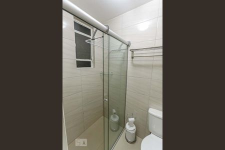 Banheiro de kitnet/studio para alugar com 1 quarto, 20m² em Centro Histórico, Porto Alegre