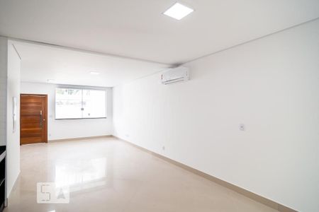Sala de casa para alugar com 3 quartos, 140m² em Vila Cordeiro, São Paulo