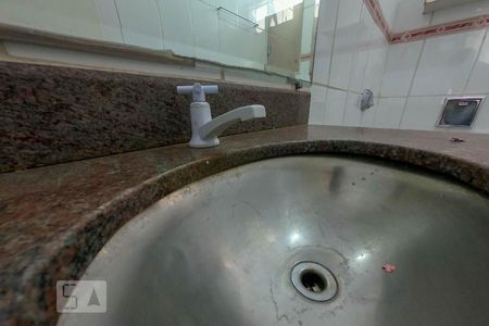 Apartamento à venda com 57m², 2 quartos e 1 vaga Apartamento à venda com 57m², 2 quartos e 1 vagaBanheiro