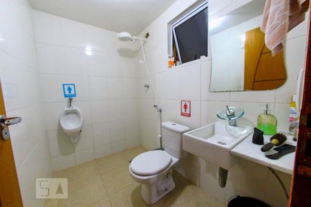Casa à venda com 300m², 5 quartos e 6 vagasBanheiro da Piscina