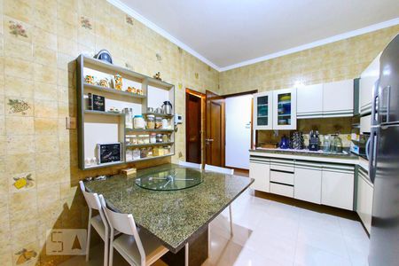 Casa à venda com 300m², 5 quartos e 6 vagasCozinha