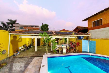 Casa à venda com 300m², 5 quartos e 6 vagasquintal