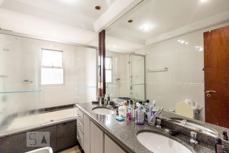 Apartamento à venda com 188m², 4 quartos e 3 vagasBanheiro da Suíte