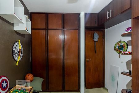 Apartamento à venda com 188m², 4 quartos e 3 vagasQuarto 2 - Armários