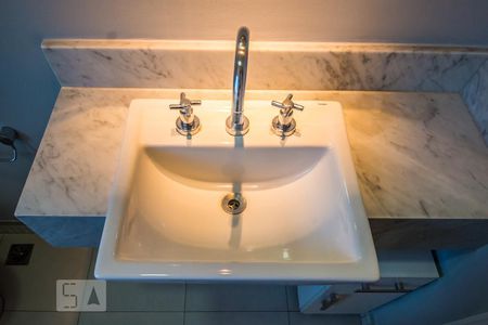 Apartamento para alugar com 66m², 2 quartos e 2 vagasBanheiro