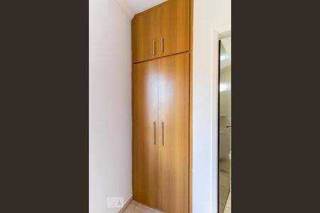 Quarto da suíte - Armários de apartamento para alugar com 1 quarto, 51m² em Centro, Campinas