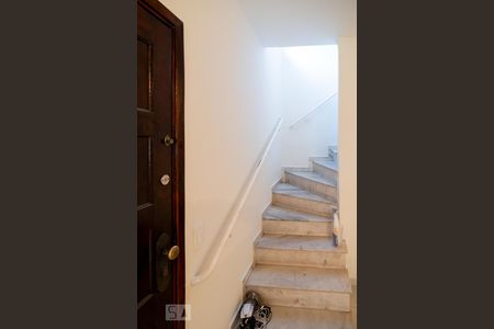 Escada de casa à venda com 2 quartos, 146m² em Vila Anhanguera, São Paulo