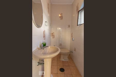 Casa à venda com 350m², 3 quartos e 4 vagasBanheiro de serviço