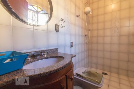 Casa à venda com 350m², 3 quartos e 4 vagasBanheiro do quarto 2