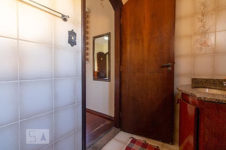 Casa à venda com 350m², 3 quartos e 4 vagasBanheiro do quarto 3