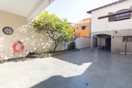 Casa à venda com 350m², 3 quartos e 4 vagasQuintal