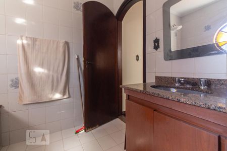 Casa à venda com 350m², 3 quartos e 4 vagasBanheiro do quarto 1