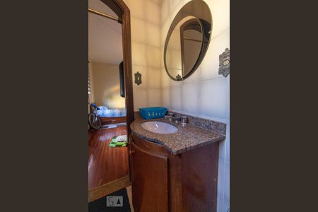 Casa à venda com 350m², 3 quartos e 4 vagasBanheiro do quarto 2