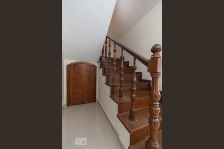 Casa à venda com 350m², 3 quartos e 4 vagasEscada