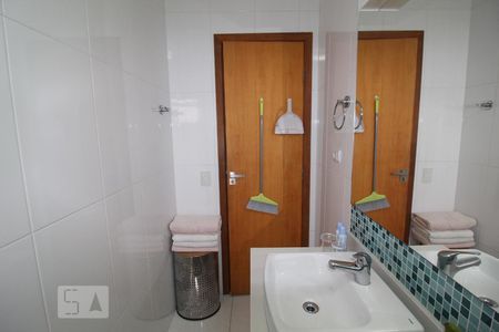 Casa à venda com 240m², 4 quartos e 3 vagasBanheiro 3 social