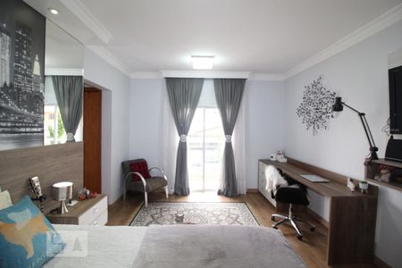 Casa à venda com 240m², 4 quartos e 3 vagasQuarto 2 suite