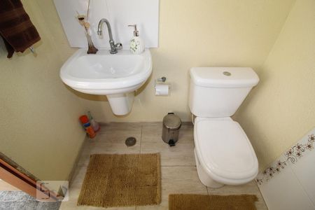 Casa à venda com 240m², 4 quartos e 3 vagasBanheiro 4 serviço