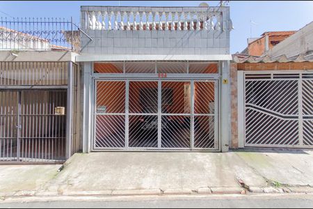 Casa à venda com 150m², 3 quartos e 2 vagas Casa à venda com 150m², 3 quartos e 2 vagasFachada