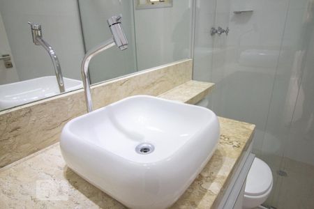 Banheiro de apartamento para alugar com 3 quartos, 58m² em Parque Mandaqui, São Paulo