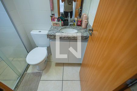 Banheiro da Suíte de apartamento à venda com 2 quartos, 49m² em Conjunto Helena Antipoff, Belo Horizonte