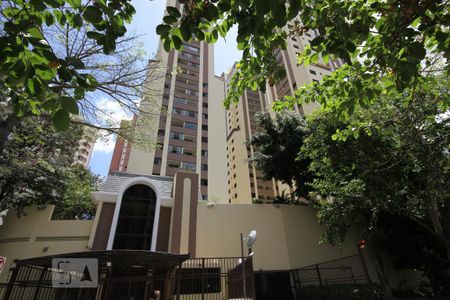 Apartamento à venda com 104m², 3 quartos e 2 vagasFachada