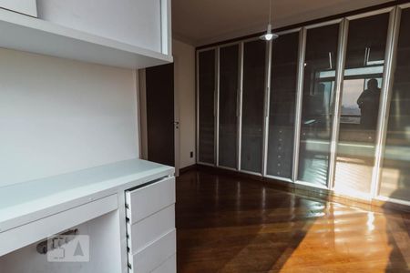 Apartamento à venda com 281m², 4 quartos e 2 vagasQuarto Suíte 2