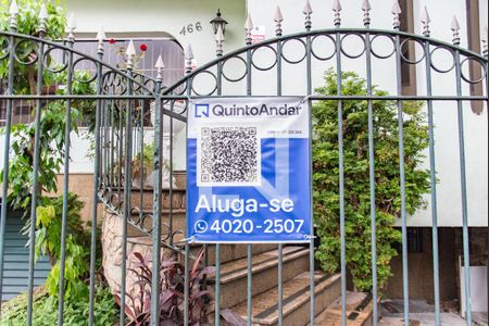 Casa para alugar com 250m², 3 quartos e 5 vagas Casa para alugar com 250m², 3 quartos e 5 vagasFachada