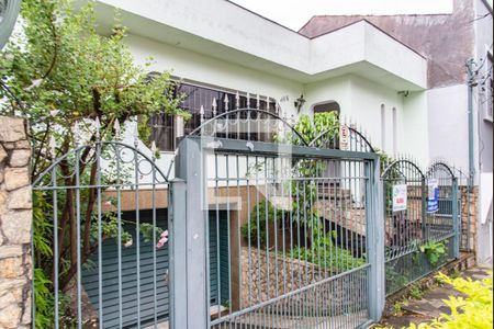 Casa para alugar com 250m², 3 quartos e 5 vagas Casa para alugar com 250m², 3 quartos e 5 vagasFachada