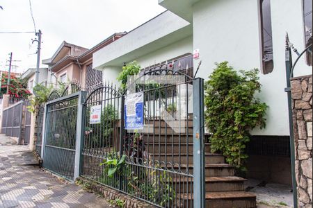 Casa para alugar com 250m², 3 quartos e 5 vagas Casa para alugar com 250m², 3 quartos e 5 vagasFachada