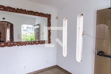 Casa para alugar com 250m², 3 quartos e 5 vagas Casa para alugar com 250m², 3 quartos e 5 vagasHall de entrada