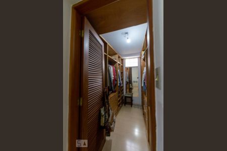 Casa à venda com 310m², 3 quartos e 4 vagasCloset da suíte 1