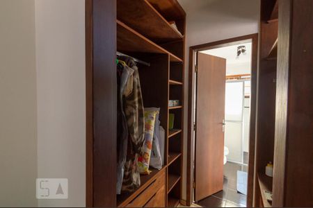 Casa à venda com 310m², 3 quartos e 4 vagasCloset da suíte 2