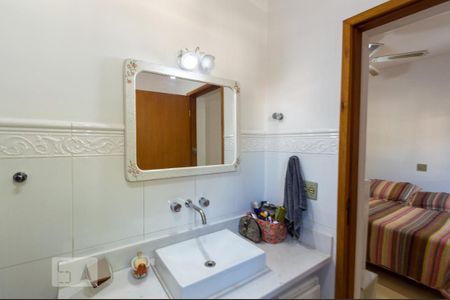 Casa à venda com 310m², 3 quartos e 4 vagasBanheiro da suíte 1