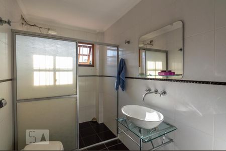 Casa à venda com 310m², 3 quartos e 4 vagasBanheiro da suíte 2