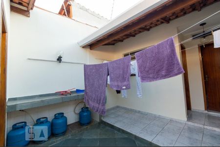 Casa à venda com 310m², 3 quartos e 4 vagasQuintal