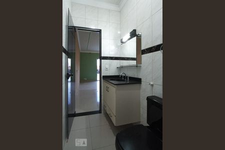 Casa à venda com 371m², 2 quartos e 4 vagasBanheiro da suíte 2