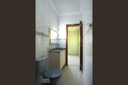 Casa à venda com 371m², 2 quartos e 4 vagasBanheiro da suíte 1