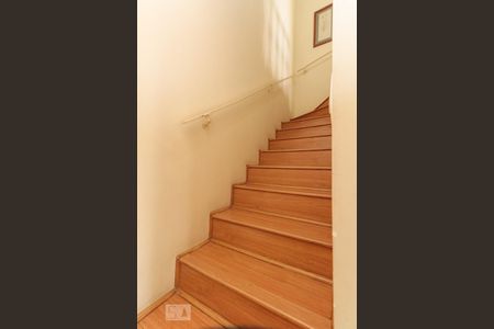 Apartamento à venda com 90m², 2 quartos e 2 vagasEscada